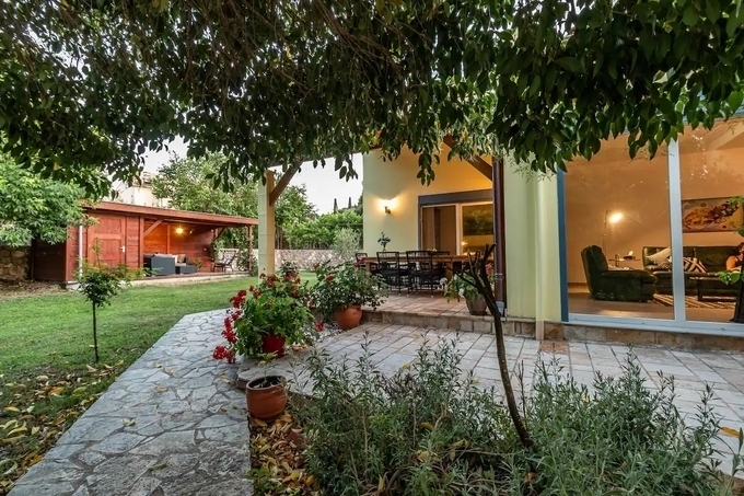 (Vermietung ) Wohnung/Residenz Einzelhaus  || Corfu (Kerkira)/Faiakes - 100 m², 3 Schlafzimmer, 1.250€ 