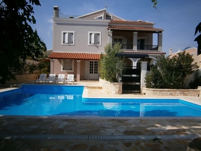 (For Sale) Residential Villa || Corfu (Kerkira)/Corfu Chora (Kerkira) - 680 Sq.m, 8 Bedrooms, 980.000€ 